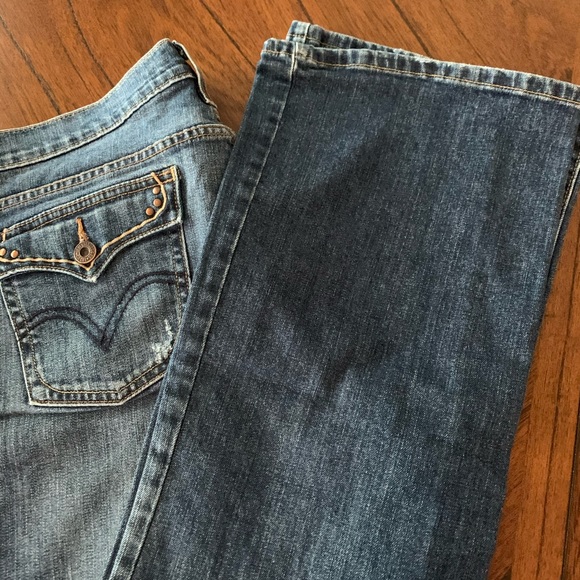 Levi’s Perfectly Slimming Bootcut 512 Jeans - Picture 6 of 6